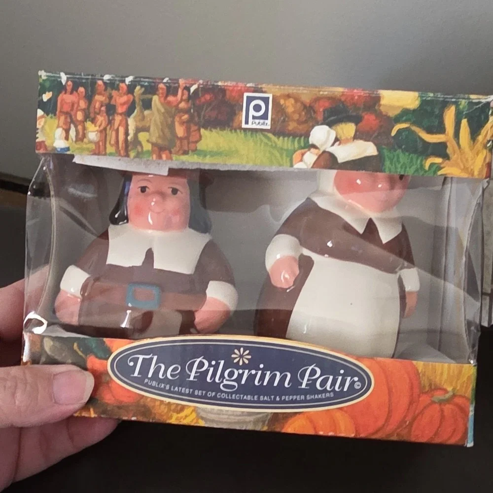 Publix The Pilgrim Pair Porcelain Salt & Pepper Shakers 2004 Thanksgiving In Box
